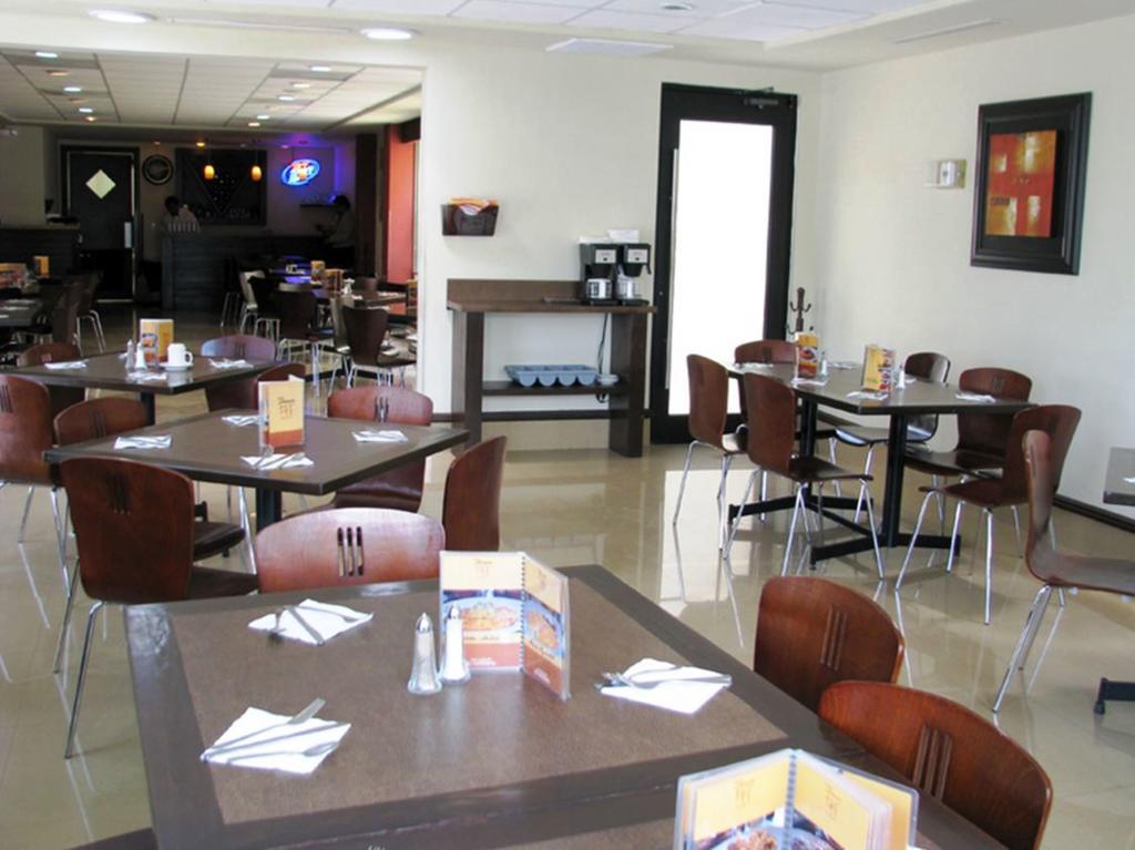 Hotel Alameda Express Matamoros  Esterno foto